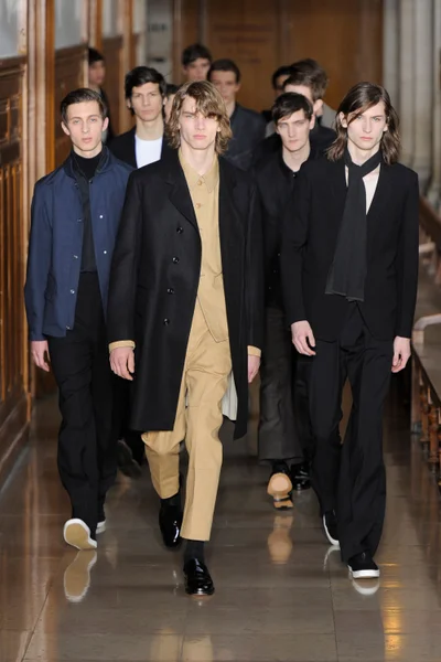 Look 32